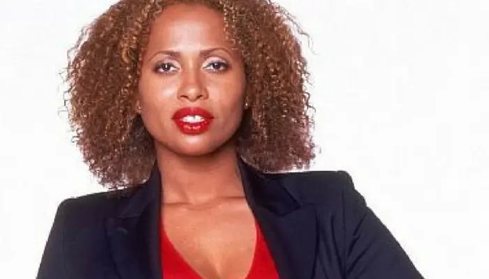 Lisa Nicole Carson
