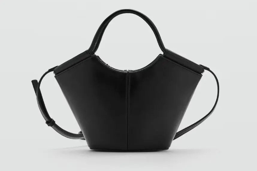 una borsa di lusso viene fotografata